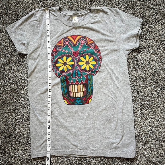 Women's Daisy Eyes Skull Art T-shirt; size M; new without tags - Picture 4 of 8